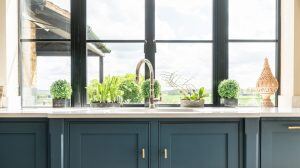 SHAKER-KITCHEN-WITH-HERB-GARDEN-e1589441083363-300x168