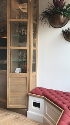 seating-with-galzed-display-e1568322730597-576x1024